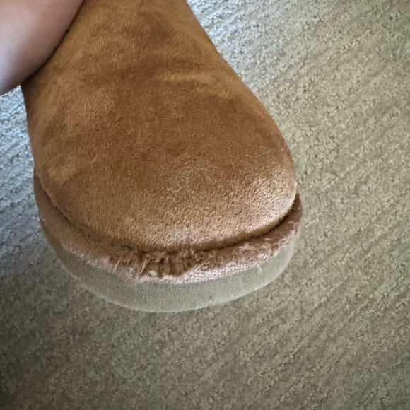 UGGs W Classic Tall Size 7, Tan - Picture 7 of 11